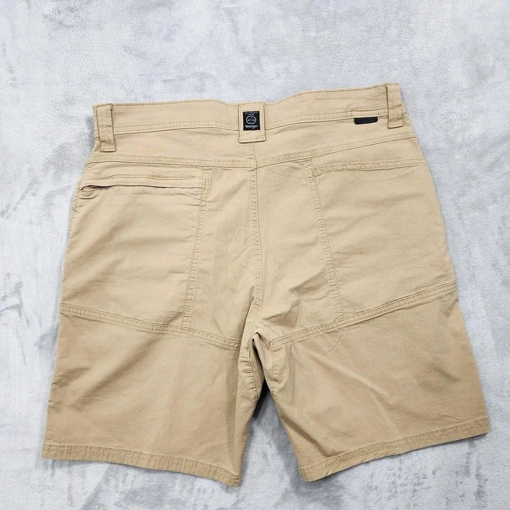 NEW Wrangler Shorts Mens 36 Beige ATG All Terrain Gear Utility Cargo 9